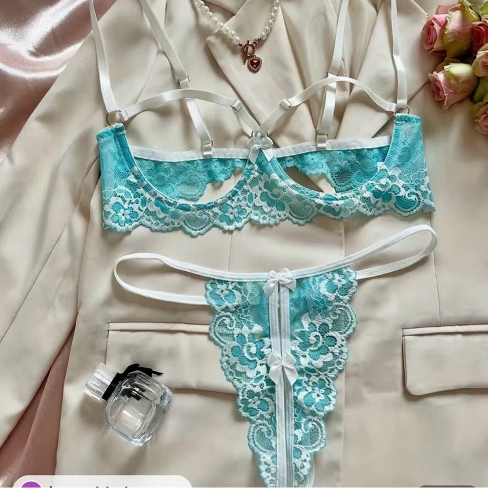 💛Beautiful Floral Lace Open Bust Bra & Sexy Matching Open Thong Set - Picture 4 of 10